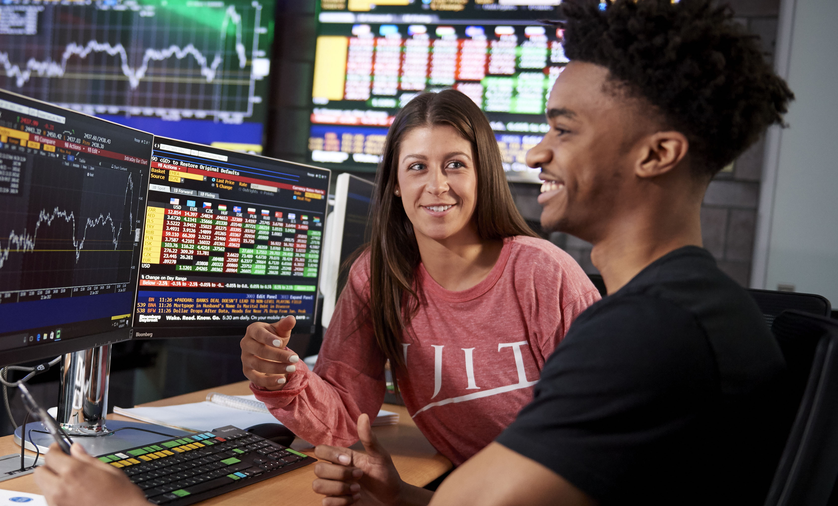 Students in the Ray Cassetta Financial Analysis Laboratory